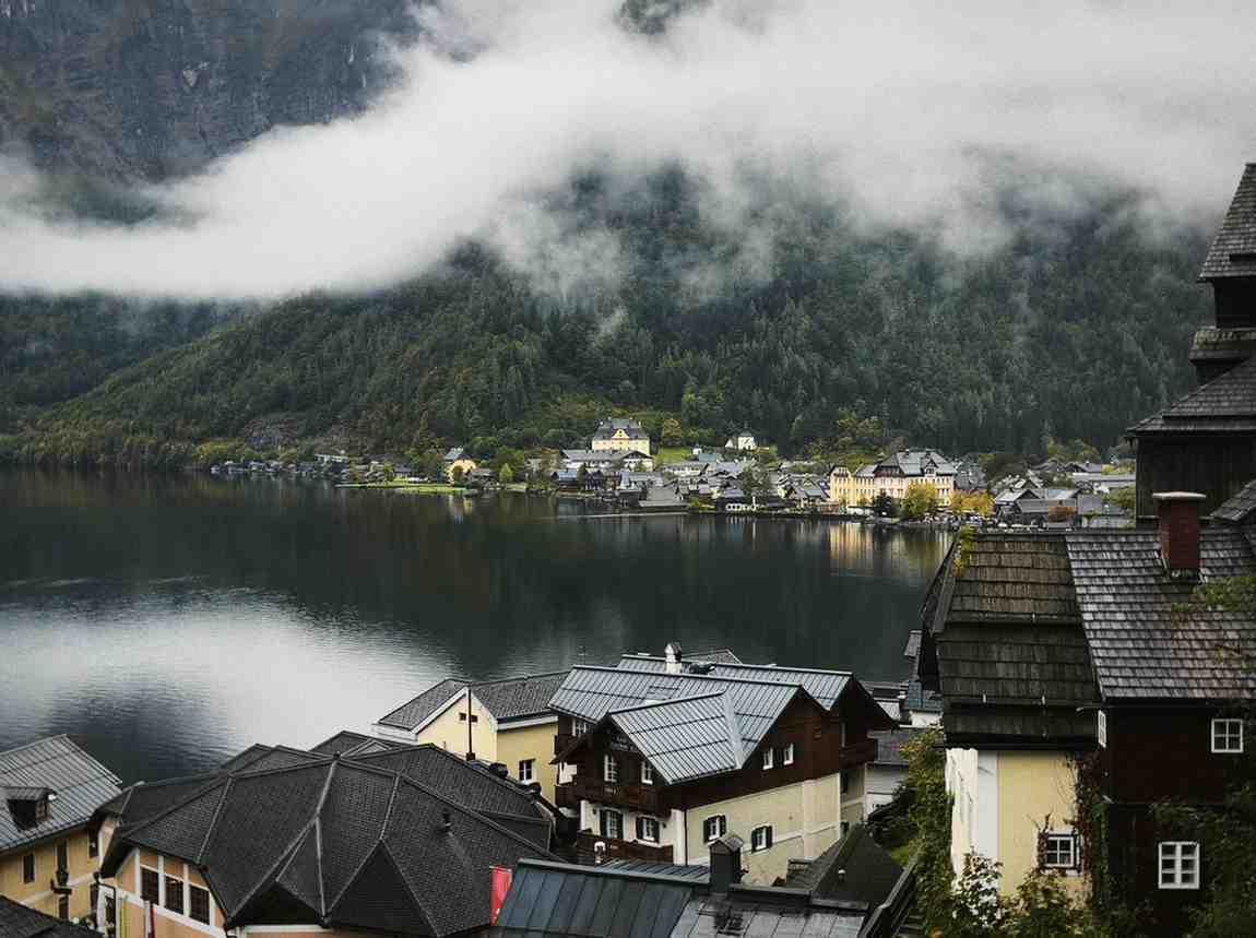 Britain's Surf Capitals: The Ultimate Guide to UK Surfing Holidays 2026